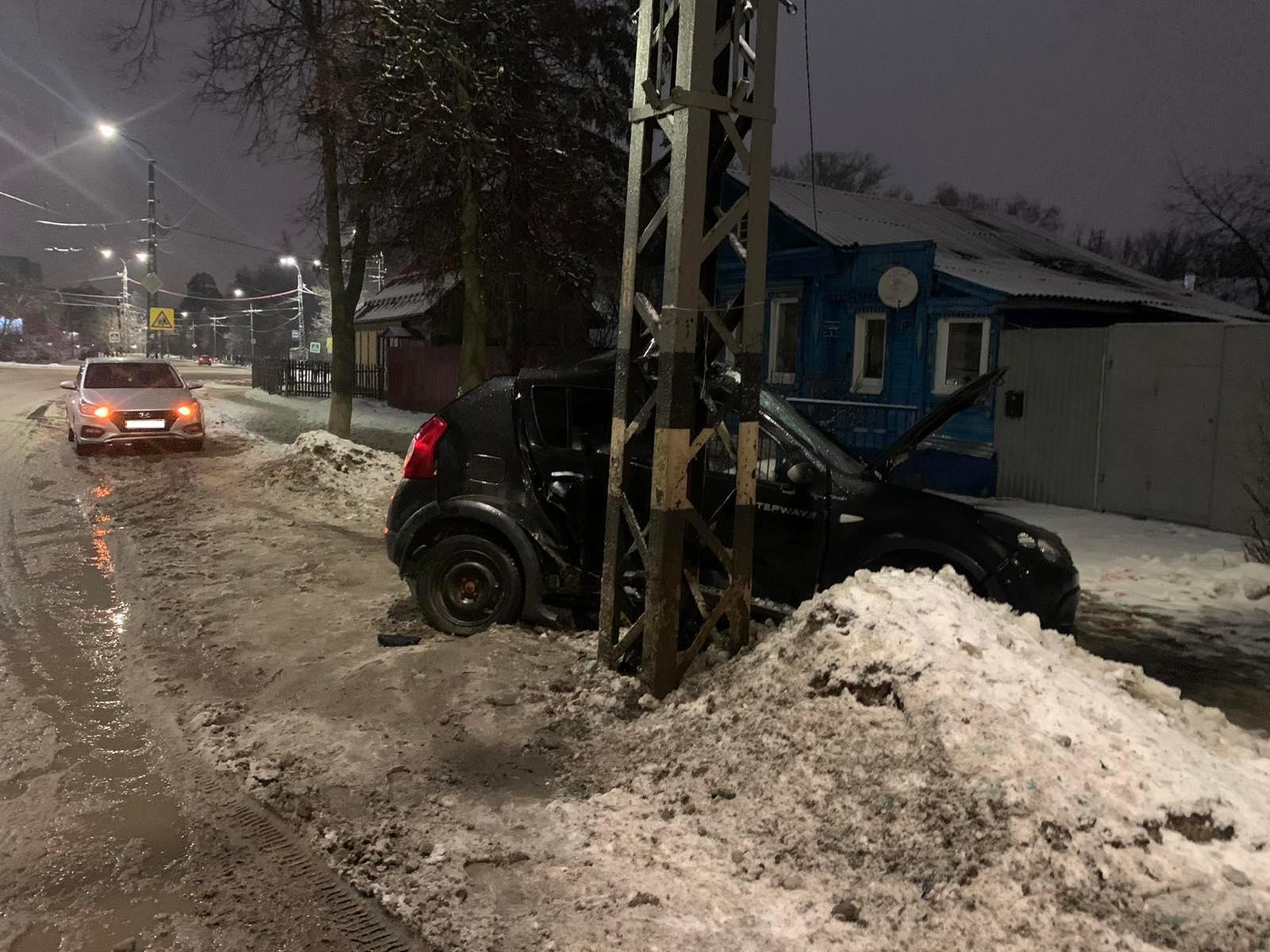 Новости коврова происшествия сегодня последние. Авария врезался в дерево.