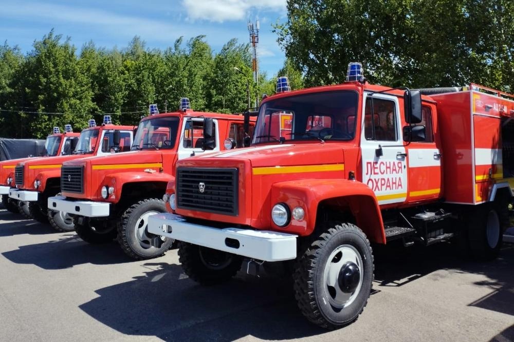 25 новых лесопожарных и патрульных автомобилей