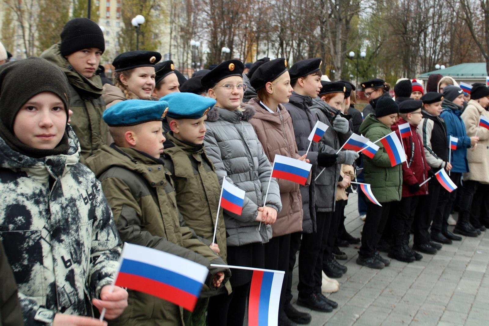 Единство военное. День народного единства военные. Военно-патриотический клуб Ратник. Слет 2018 Луга патриота. Мы едины.