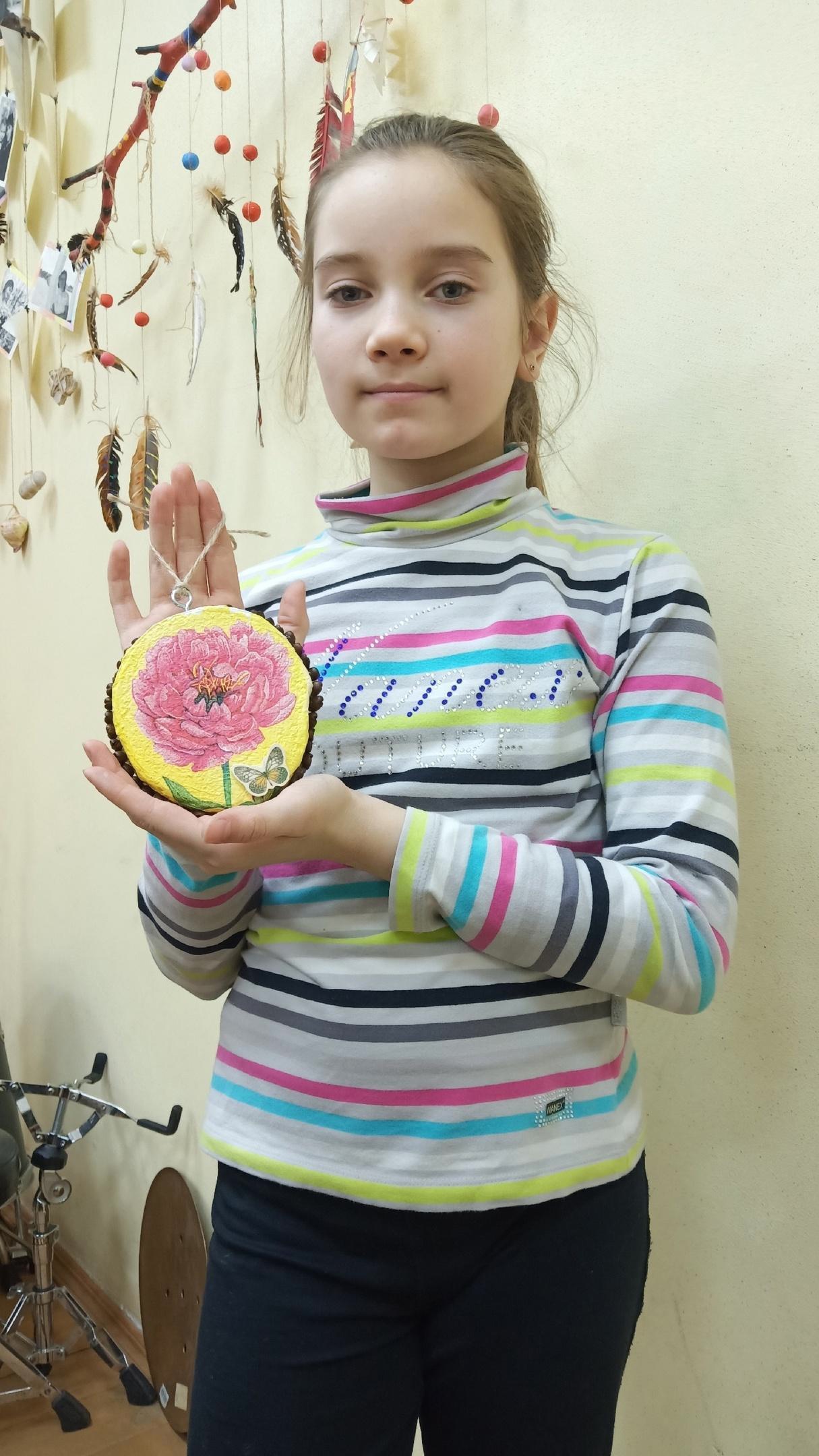 декорация деревянных спилов в технике декупаж