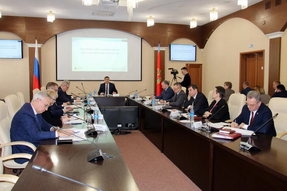 Александр Авдеев поручил провести в городах и районах области приёмы граждан по вопросам работы управляющих компаний