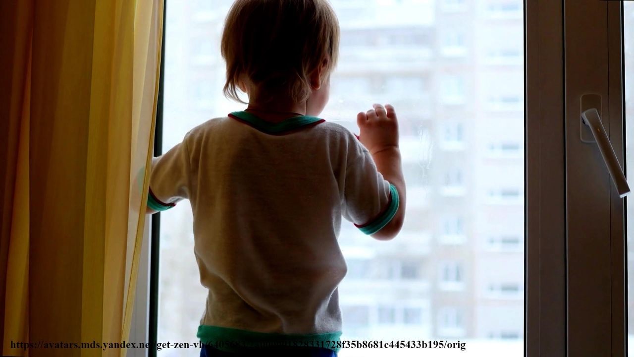 В Коврове из окна выпала 4-летняя девочка