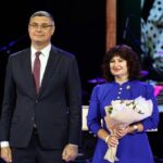 Александр Авдеев вручил награду учителю Мелеховской школы № 1